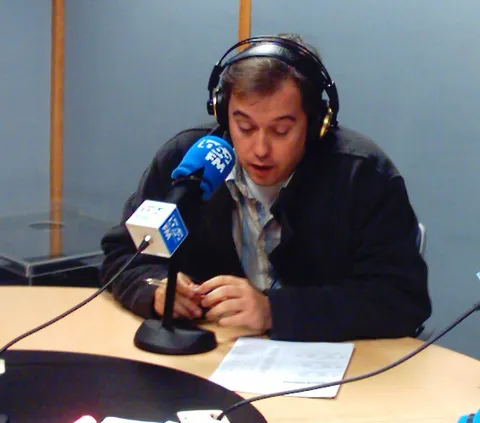 carlos en la radio